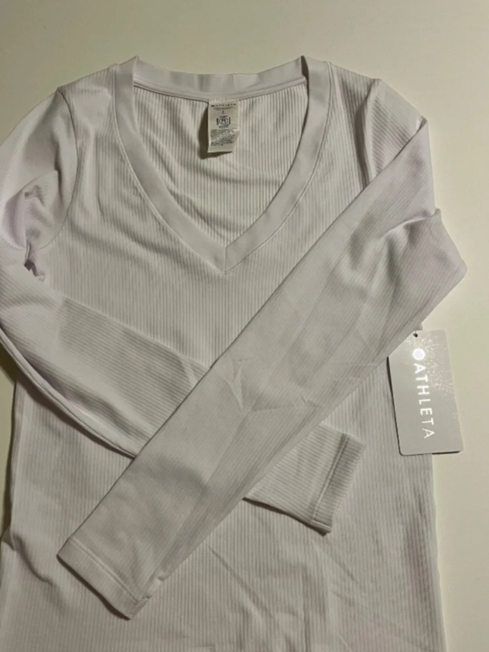 Athleta size Small White V-Neck Long Sleeve T-Shirt Top